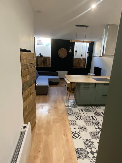 T2 4 Places 4Min A Pied Chateau По Екстериор снимка